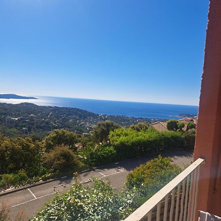 Location Vacance Vue Mer 4 A 6 Personnes Cavalaire-sur-Mer Buitenkant foto