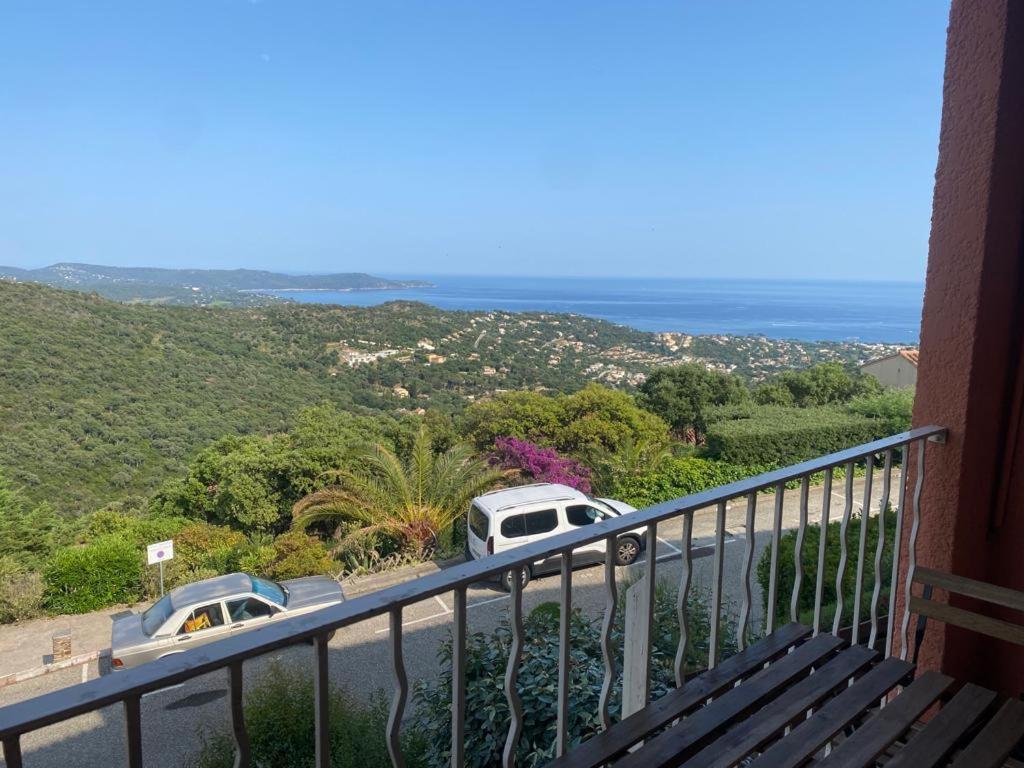 Location Vacance Vue Mer 4 A 6 Personnes Cavalaire-sur-Mer Buitenkant foto
