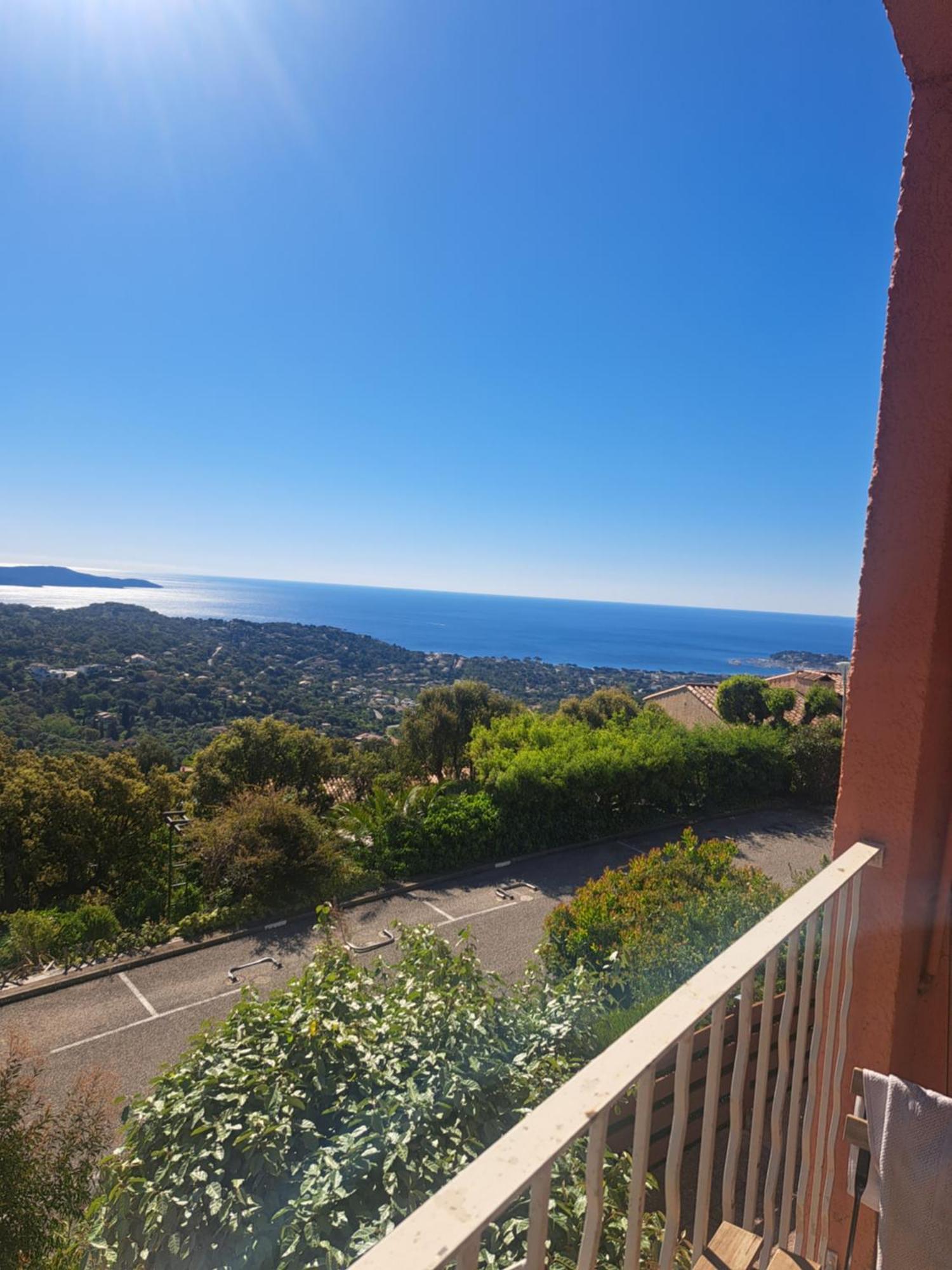 Location Vacance Vue Mer 4 A 6 Personnes Cavalaire-sur-Mer Buitenkant foto